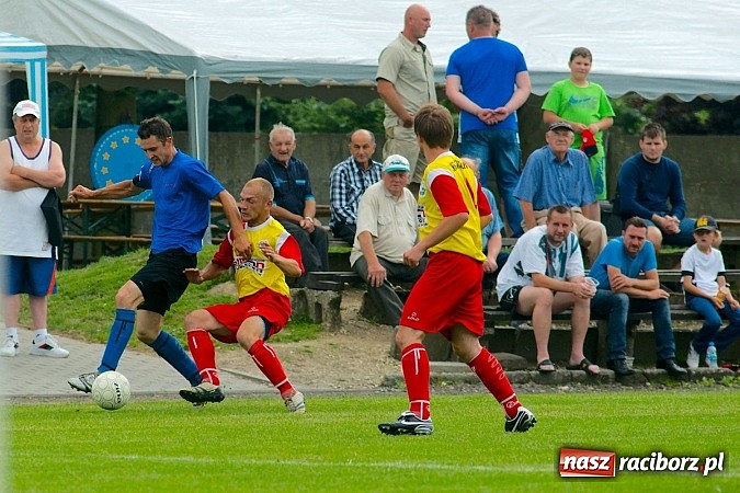 Zdjęcie w galerii na portalu naszraciborz.pl: Zespół Tworkowa pewnie wygrał grupę. Zagra w finale z obrońcą tytułu wiadomości z regionu