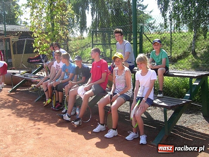Zdjęcie w galerii na portalu naszraciborz.pl: Tenisiści TKKF Rafako pozdrawiają z wakacji wiadomości z regionu