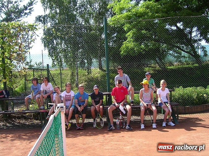 Zdjęcie w galerii na portalu naszraciborz.pl: Tenisiści TKKF Rafako pozdrawiają z wakacji wiadomości z regionu
