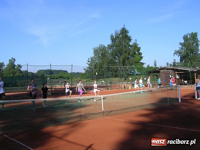 Zdjęcie w galerii na portalu naszraciborz.pl: Tenisiści TKKF Rafako pozdrawiają z wakacji wiadomości z regionu