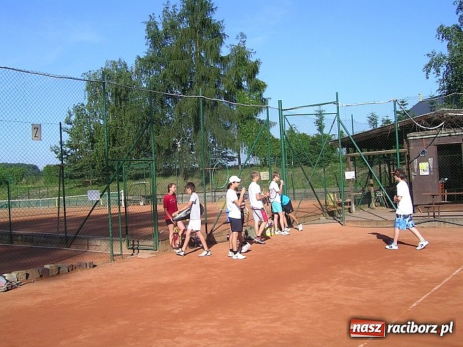 Zdjęcie w galerii na portalu naszraciborz.pl: Tenisiści TKKF Rafako pozdrawiają z wakacji wiadomości z regionu