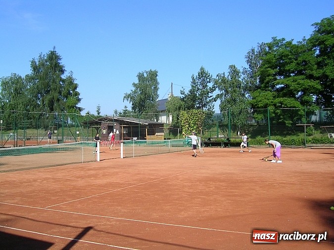 Zdjęcie w galerii na portalu naszraciborz.pl: Tenisiści TKKF Rafako pozdrawiają z wakacji wiadomości z regionu