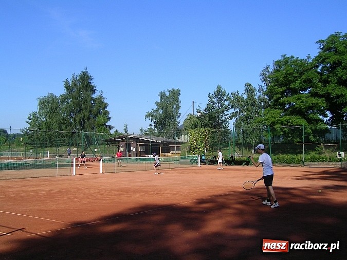 Zdjęcie w galerii na portalu naszraciborz.pl: Tenisiści TKKF Rafako pozdrawiają z wakacji wiadomości z regionu