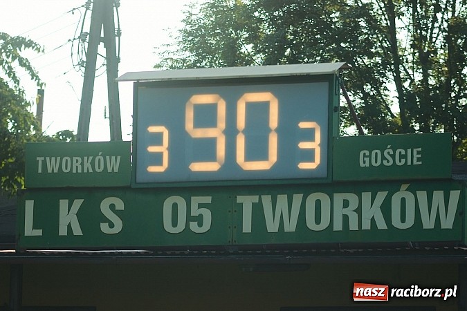 Zdjęcie w galerii na portalu naszraciborz.pl: Młodzież Krzyżanowic obroniła trofeum. Decydowały rzuty karne wiadomości z regionu