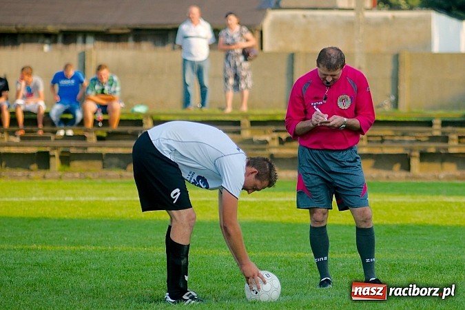 Zdjęcie w galerii na portalu naszraciborz.pl: Młodzież Krzyżanowic obroniła trofeum. Decydowały rzuty karne wiadomości z regionu