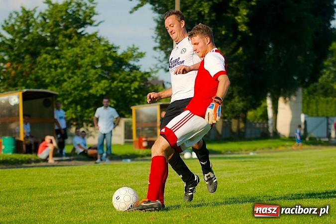 Zdjęcie w galerii na portalu naszraciborz.pl: Młodzież Krzyżanowic obroniła trofeum. Decydowały rzuty karne wiadomości z regionu