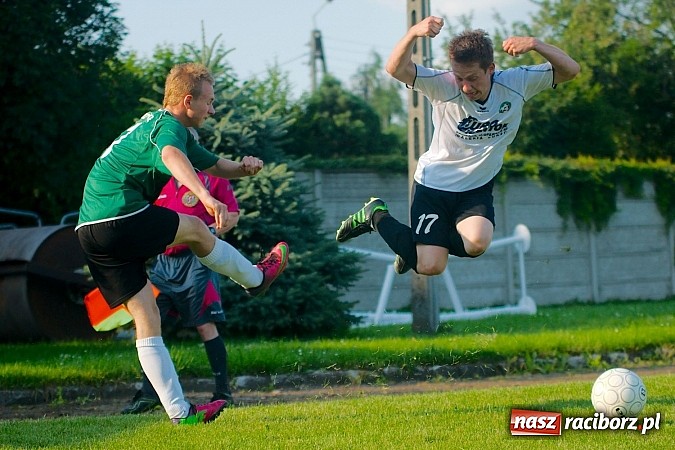 Zdjęcie w galerii na portalu naszraciborz.pl: Młodzież Krzyżanowic obroniła trofeum. Decydowały rzuty karne wiadomości z regionu