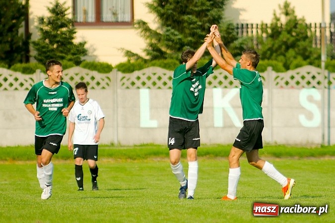 Zdjęcie w galerii na portalu naszraciborz.pl: Młodzież Krzyżanowic obroniła trofeum. Decydowały rzuty karne wiadomości z regionu