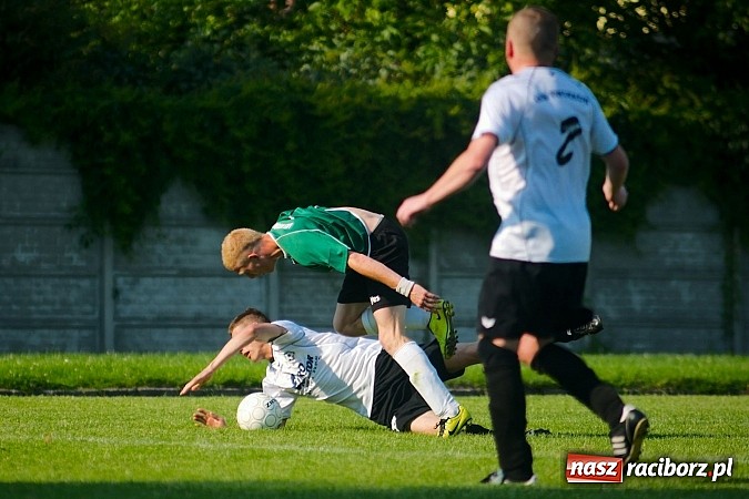 Zdjęcie w galerii na portalu naszraciborz.pl: Młodzież Krzyżanowic obroniła trofeum. Decydowały rzuty karne wiadomości z regionu