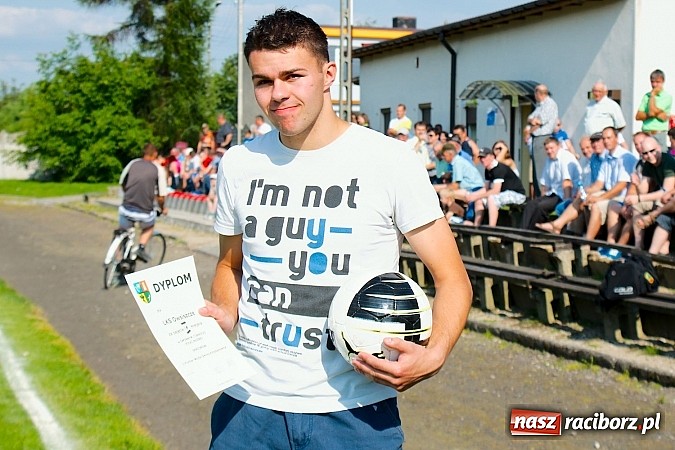 Zdjęcie w galerii na portalu naszraciborz.pl: Młodzież Krzyżanowic obroniła trofeum. Decydowały rzuty karne wiadomości z regionu