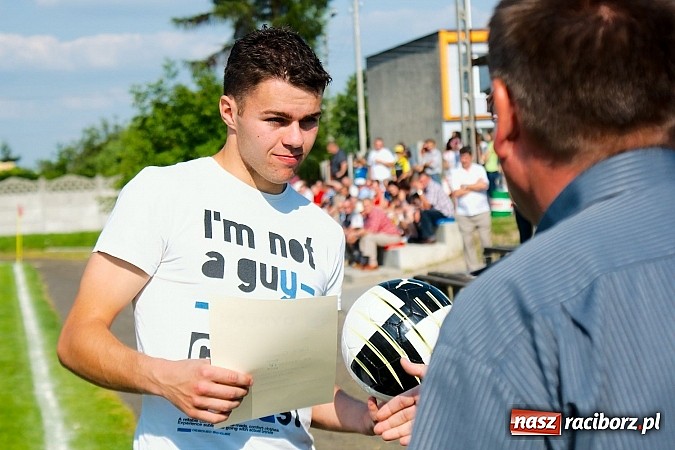 Zdjęcie w galerii na portalu naszraciborz.pl: Młodzież Krzyżanowic obroniła trofeum. Decydowały rzuty karne wiadomości z regionu