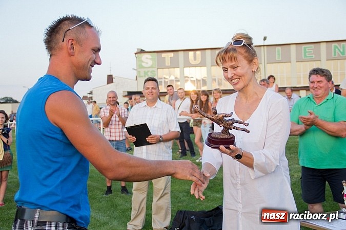 Zdjęcie w galerii na portalu naszraciborz.pl: Studzienna z pucharem prezydenta wiadomości z regionu