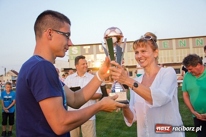Zdjęcie w galerii na portalu naszraciborz.pl: Studzienna z pucharem prezydenta wiadomości z regionu