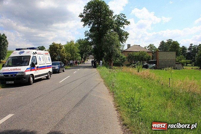 Zdjęcie w galerii na portalu naszraciborz.pl: Kierowca vw golfa miał dużo szczęścia. Poważne zdarzenie w Bojanowie wiadomości z regionu