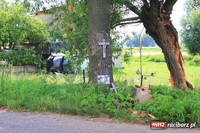 Zdjęcie w galerii na portalu naszraciborz.pl: Kierowca vw golfa miał dużo szczęścia. Poważne zdarzenie w Bojanowie wiadomości z regionu