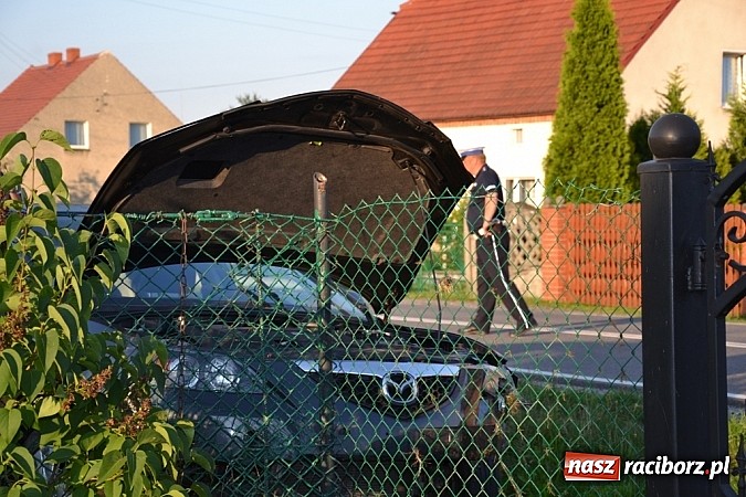 Zdjęcie w galerii na portalu naszraciborz.pl: Kierująca mazdą uderzyła w słup w Rudach wiadomości z regionu
