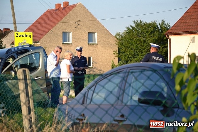 Zdjęcie w galerii na portalu naszraciborz.pl: Kierująca mazdą uderzyła w słup w Rudach wiadomości z regionu