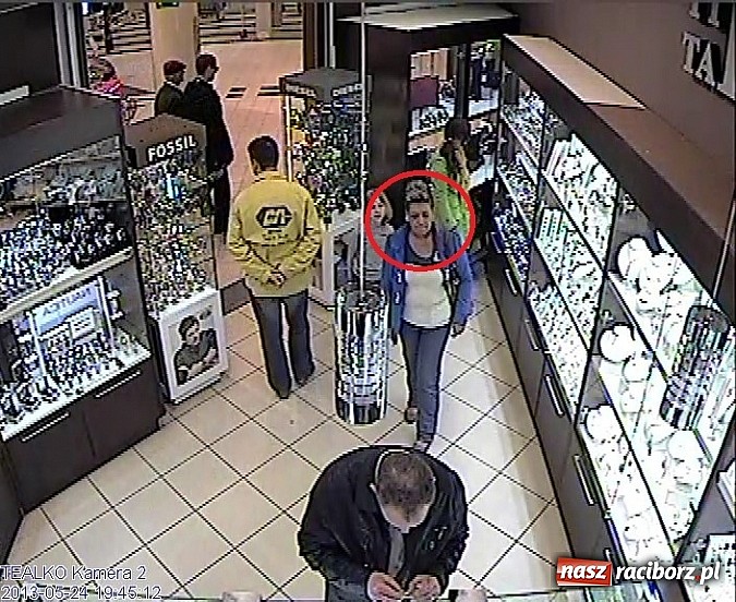 Zdjęcie w galerii na portalu naszraciborz.pl: Kradzież w Auchan. Rozpoznajesz kobietę ze zdjęcia?  wiadomości z regionu