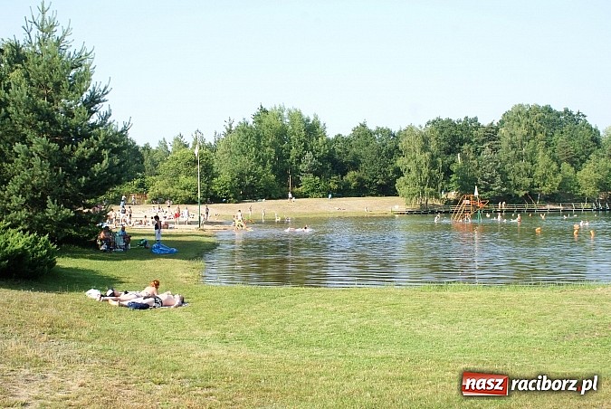 Zdjęcie w galerii na portalu naszraciborz.pl: Lubią wypoczywać na kąpielisku Wodnik w Kuźni wiadomości z regionu