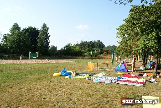 Zdjęcie w galerii na portalu naszraciborz.pl: Lubią wypoczywać na kąpielisku Wodnik w Kuźni wiadomości z regionu