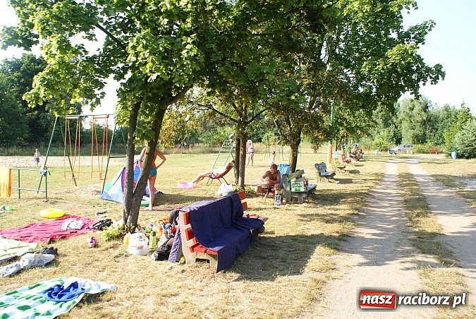 Zdjęcie w galerii na portalu naszraciborz.pl: Lubią wypoczywać na kąpielisku Wodnik w Kuźni wiadomości z regionu