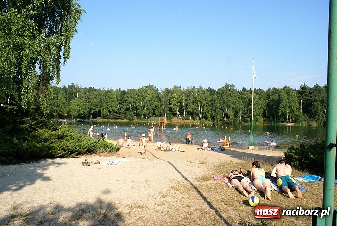 Zdjęcie w galerii na portalu naszraciborz.pl: Lubią wypoczywać na kąpielisku Wodnik w Kuźni wiadomości z regionu