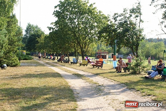 Zdjęcie w galerii na portalu naszraciborz.pl: Lubią wypoczywać na kąpielisku Wodnik w Kuźni wiadomości z regionu