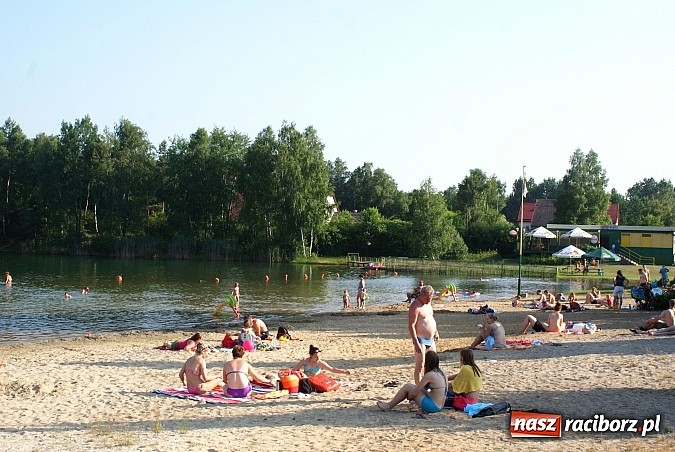 Zdjęcie w galerii na portalu naszraciborz.pl: Lubią wypoczywać na kąpielisku Wodnik w Kuźni wiadomości z regionu
