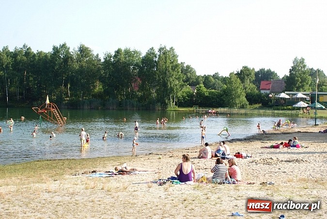 Zdjęcie w galerii na portalu naszraciborz.pl: Lubią wypoczywać na kąpielisku Wodnik w Kuźni wiadomości z regionu
