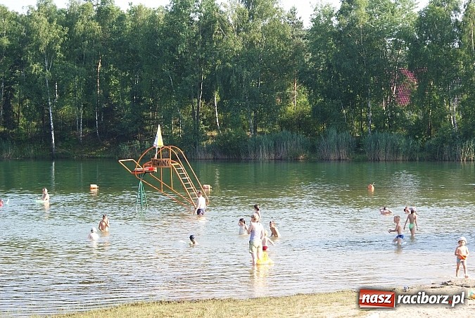 Zdjęcie w galerii na portalu naszraciborz.pl: Lubią wypoczywać na kąpielisku Wodnik w Kuźni wiadomości z regionu
