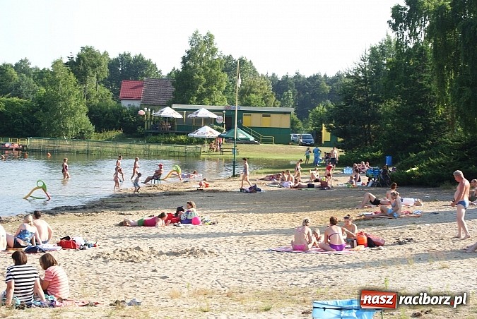 Zdjęcie w galerii na portalu naszraciborz.pl: Lubią wypoczywać na kąpielisku Wodnik w Kuźni wiadomości z regionu