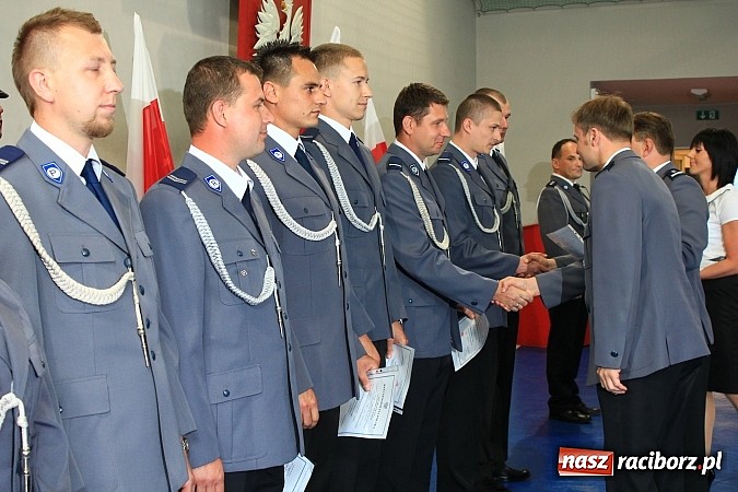 Zdjęcie w galerii na portalu naszraciborz.pl: Święto policji. 89 osób otrzymało awanse wiadomości z regionu