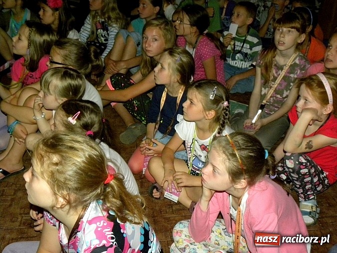 Zdjęcie w galerii na portalu naszraciborz.pl: Wakacje w bibliotece. Z górą Ararat w tle wiadomości z regionu