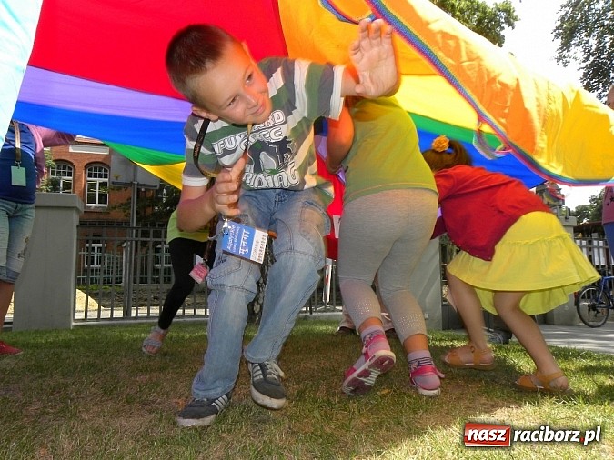 Zdjęcie w galerii na portalu naszraciborz.pl: Wakacje w bibliotece. Z górą Ararat w tle wiadomości z regionu