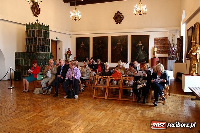 Zdjęcie w galerii na portalu naszraciborz.pl: Mistrzowie Piękna na wystawie w Muzeum wiadomości z regionu