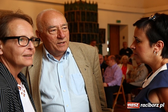 Zdjęcie w galerii na portalu naszraciborz.pl: Mistrzowie Piękna na wystawie w Muzeum wiadomości z regionu