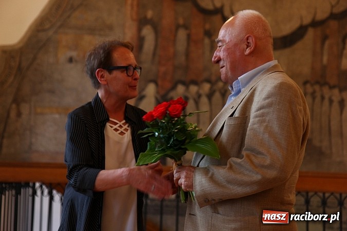 Zdjęcie w galerii na portalu naszraciborz.pl: Mistrzowie Piękna na wystawie w Muzeum wiadomości z regionu