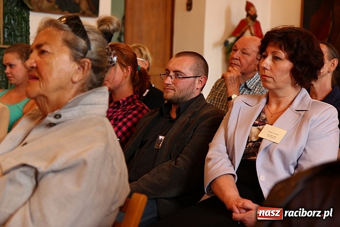 Zdjęcie w galerii na portalu naszraciborz.pl: Mistrzowie Piękna na wystawie w Muzeum wiadomości z regionu