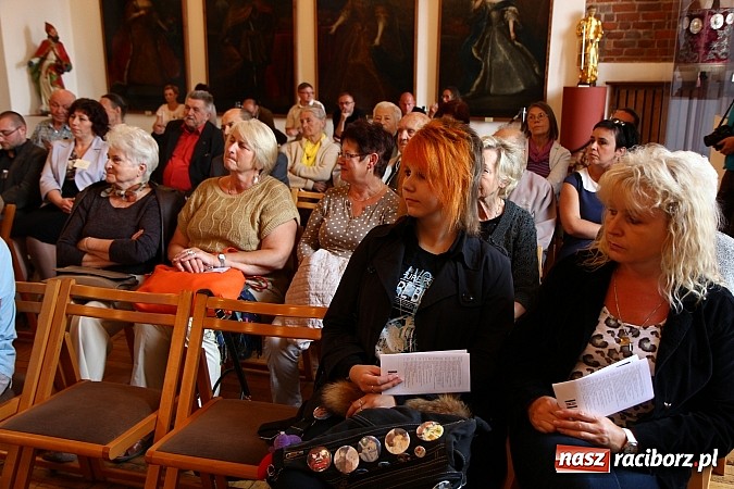 Zdjęcie w galerii na portalu naszraciborz.pl: Mistrzowie Piękna na wystawie w Muzeum wiadomości z regionu
