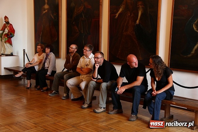 Zdjęcie w galerii na portalu naszraciborz.pl: Mistrzowie Piękna na wystawie w Muzeum wiadomości z regionu