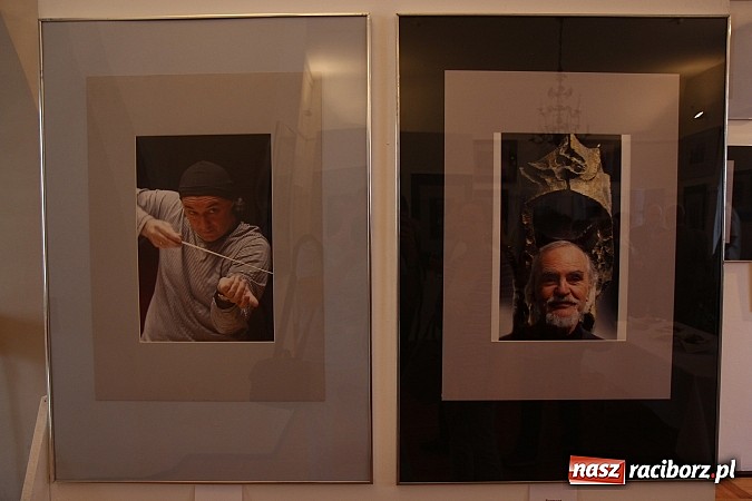 Zdjęcie w galerii na portalu naszraciborz.pl: Mistrzowie Piękna na wystawie w Muzeum wiadomości z regionu