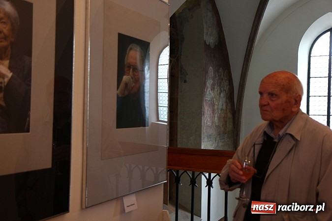 Zdjęcie w galerii na portalu naszraciborz.pl: Mistrzowie Piękna na wystawie w Muzeum wiadomości z regionu