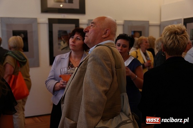 Zdjęcie w galerii na portalu naszraciborz.pl: Mistrzowie Piękna na wystawie w Muzeum wiadomości z regionu