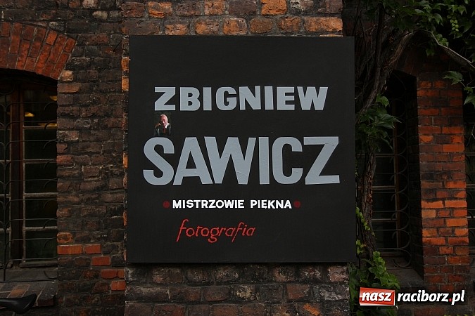 Zdjęcie w galerii na portalu naszraciborz.pl: Mistrzowie Piękna na wystawie w Muzeum wiadomości z regionu