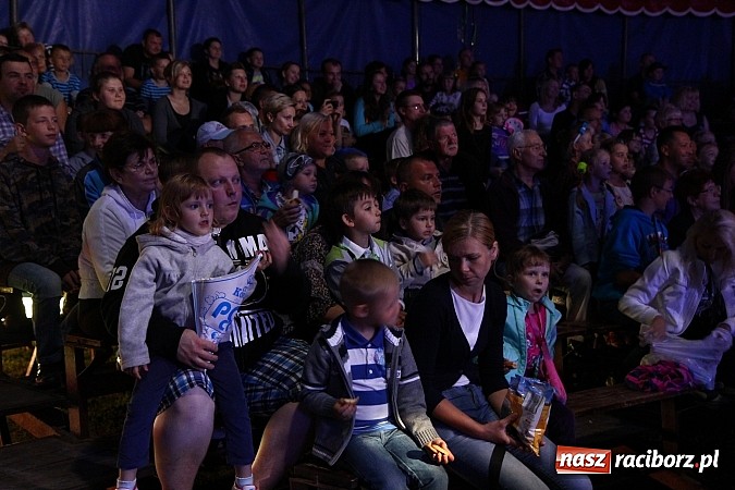 Zdjęcie w galerii na portalu naszraciborz.pl: Pełna sala na Fabryce śmiechu, czyli Cyrk Korona ze spektaklem w Raciborzu wiadomości z regionu