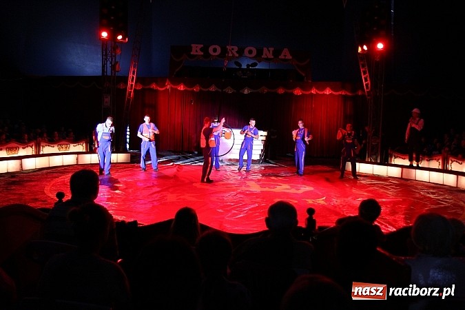 Zdjęcie w galerii na portalu naszraciborz.pl: Pełna sala na Fabryce śmiechu, czyli Cyrk Korona ze spektaklem w Raciborzu wiadomości z regionu