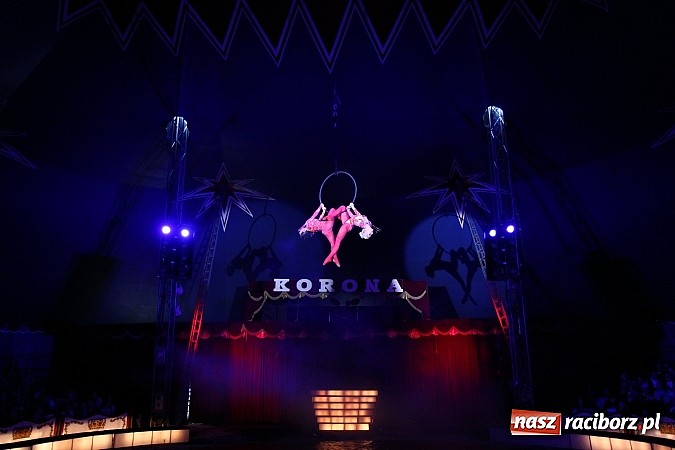 Zdjęcie w galerii na portalu naszraciborz.pl: Pełna sala na Fabryce śmiechu, czyli Cyrk Korona ze spektaklem w Raciborzu wiadomości z regionu