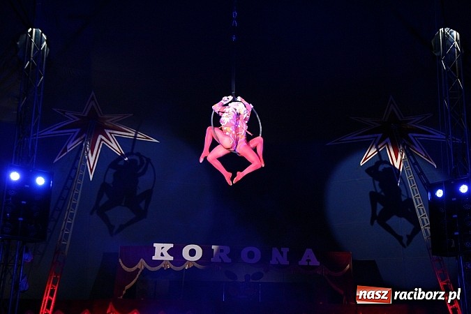 Zdjęcie w galerii na portalu naszraciborz.pl: Pełna sala na Fabryce śmiechu, czyli Cyrk Korona ze spektaklem w Raciborzu wiadomości z regionu