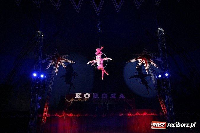 Zdjęcie w galerii na portalu naszraciborz.pl: Pełna sala na Fabryce śmiechu, czyli Cyrk Korona ze spektaklem w Raciborzu wiadomości z regionu