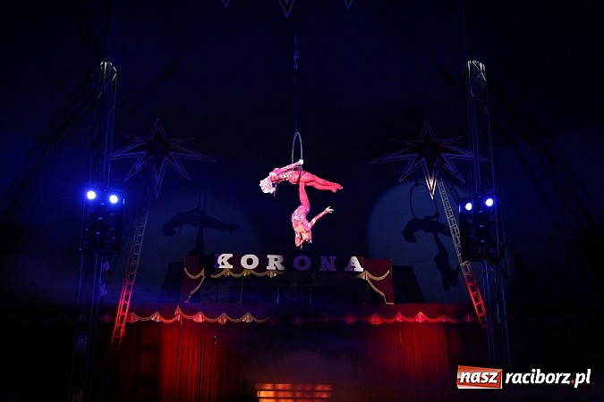 Zdjęcie w galerii na portalu naszraciborz.pl: Pełna sala na Fabryce śmiechu, czyli Cyrk Korona ze spektaklem w Raciborzu wiadomości z regionu